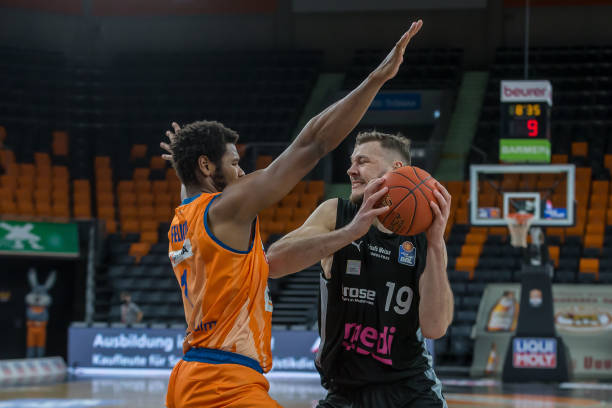 也是对整个 也是对整个